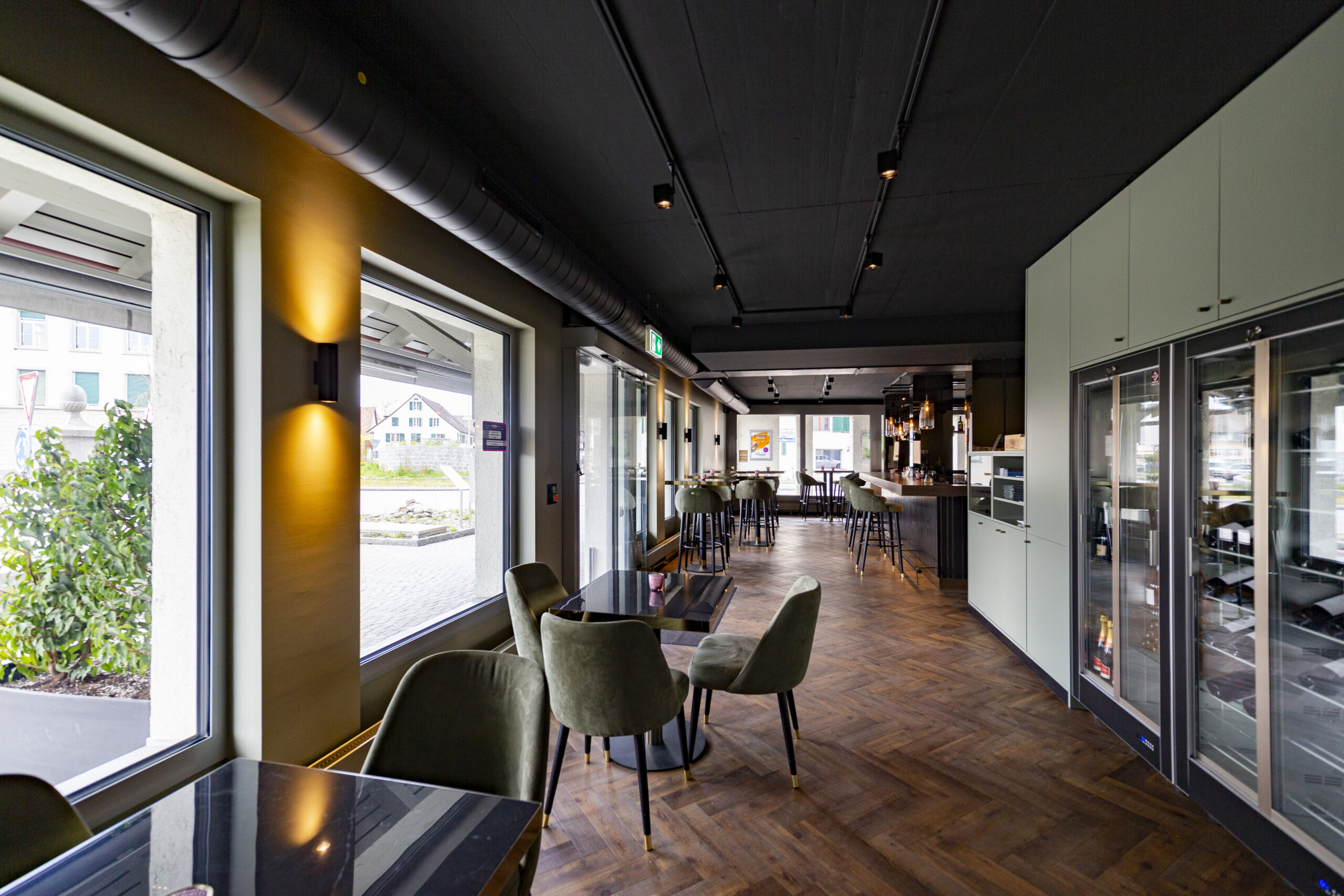 Tumbai Architektur und Bauleitung AG - Lisboa Wine Bar Bassersdorf